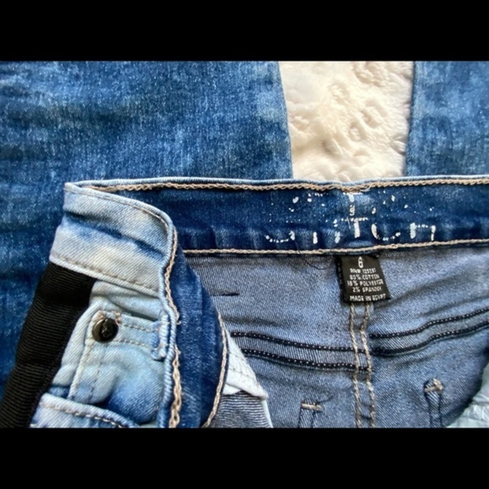 Jeans - Picture 3 of 3